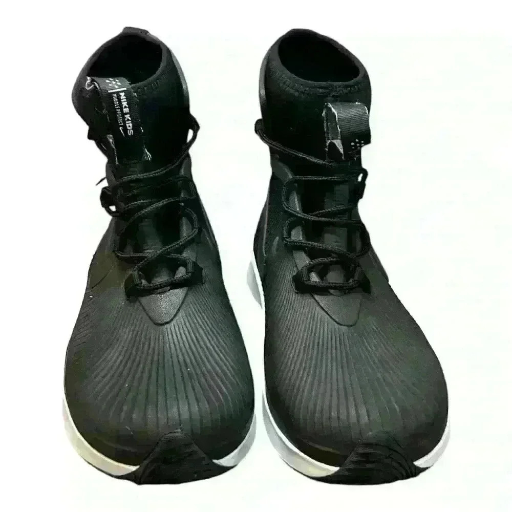 LIKE NEW Nike Binzie Boot 'Black White' size 5Y - Picture 8 of 10